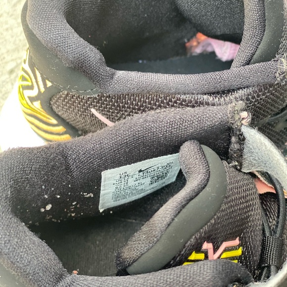 Nike Kyrie 7 Color - black / white / arctic punch (pink)- kids Size 12.5 C - Picture 3 of 5